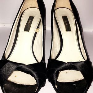 Black Zara pumps